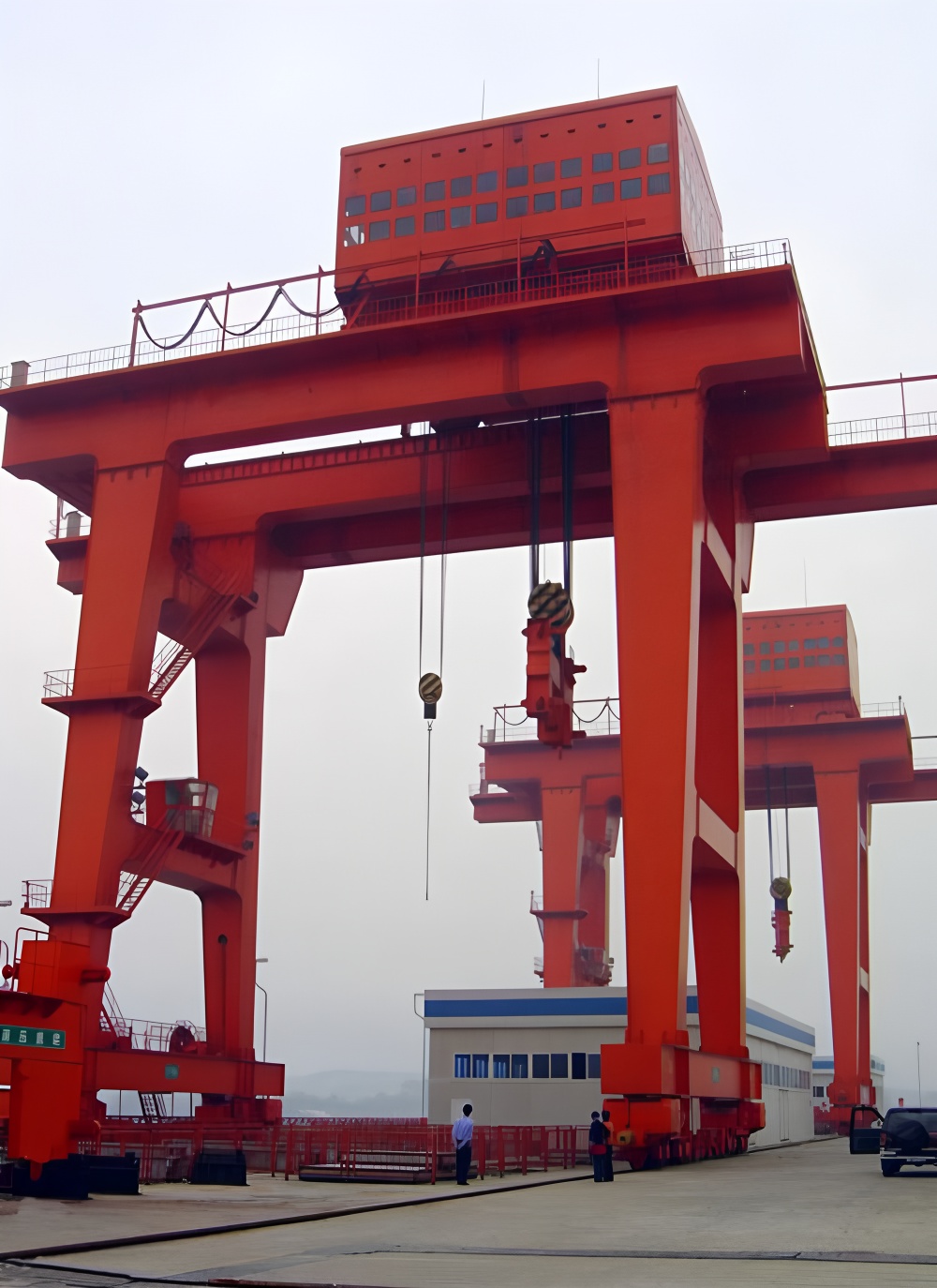 壩頂門式起重機(jī).jpg 壩頂門式起重機(jī).jpg